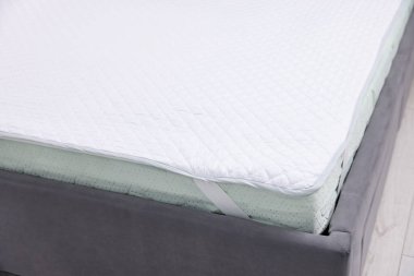 Rahat yatak, yeni yumuşak yatak, yakın çekim.