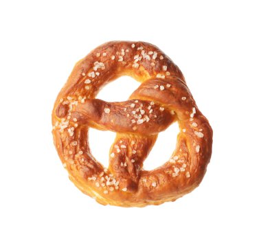 Lezzetli kraker, beyaz üzerine tuz dökülmüş.