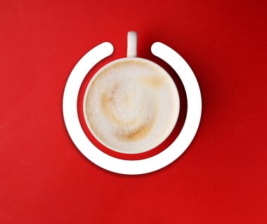 Bir fincan kahve ve daire kırmızı arka planda güç sembolü olarak birleştirildi.