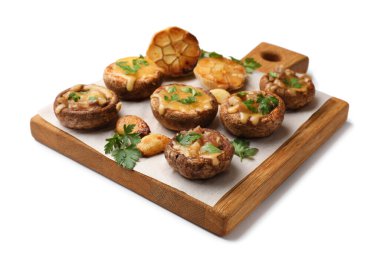 Eritilmiş peynirli, sarımsaklı ve maydanozlu lezzetli mantarlar.