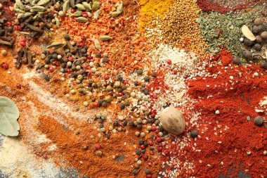 Arka plan, üstten görünüm olarak farklı Aromatik baharatlar