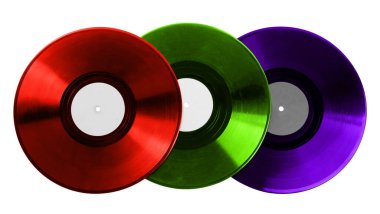 Beyaz arkaplanda üç renkli vinil plak