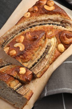 Masada fındıklı muz ekmeği, üst manzara