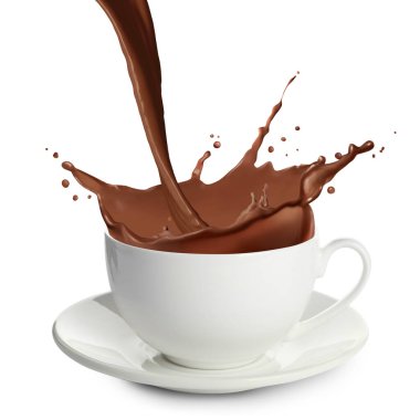 Beyaz arka planda lezzetli çikolatalı sütü fincana döküyorum. Su sıçratıyorum.