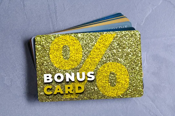 Dokuma masasında bonus kartlar, üst görünüm