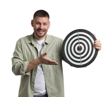 Hedef alınıyor. Beyaz arkaplanda ok ve dart tahtası olan adam