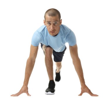 Beyaz arkaplanda başlangıç konumunda çalışan