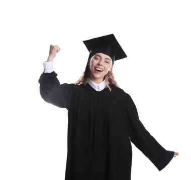 Mezuniyetten sonra beyaz arka planda mutlu öğrenci