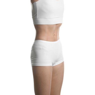 Beyaz arka planda iştahsızlıktan muzdarip bir kadın, yakın plan.