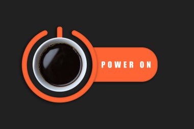 Power On söz ve bekleme sembolü ile siyah arka planda bir fincan kahve, üst görünüm