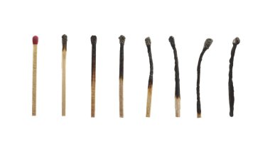 Beyaz arkaplanda eşleşmeler, kolaj ile bütünden tamamen yanmış aşamalar