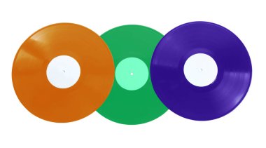 Beyaz arkaplanda üç renkli vinil plak