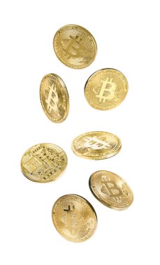 Kripto para birimi. Altın bitsikkeler beyaz arkaplana düşüyor