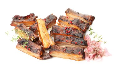 Lezzetli domuz pirzolası, kekik ve soğan.