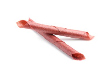 Beyaz arka planda lezzetli meyve ruloları