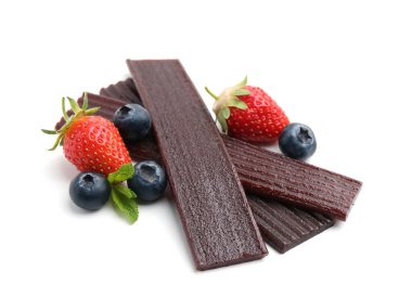 Lezzetli meyve derisi, çilek ve yaban mersini.