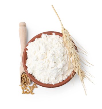 Buğday unu, tahıl ve çiviler beyaza izole edilmiş.