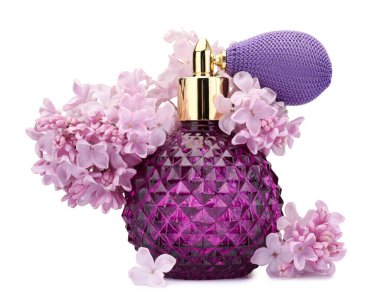 Parfüm ve güzel leylak çiçekleri beyaza izole edilmiş.