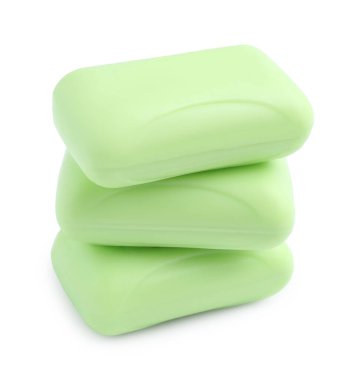 Beyaz üzerine izole edilmiş üç sabun çubuğu. Kişisel temizlik.