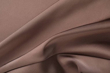 Arkaplan olarak buruşuk açık kahverengi ipek kumaş, üst görünüm