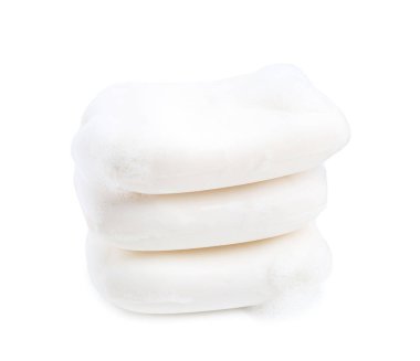 Köpüklü sabun çubukları beyaza izole edilmiş