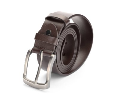 Bir kahverengi deri kemer beyaza izole edilmiş.