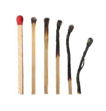 Beyaz arkaplanda eşleşmeler, kolaj ile bütünden tamamen yanmış aşamalar