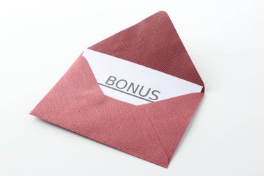 Beyaz arkaplanda kelime ikramiyesi ile zarf