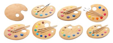 Boya ve fırçalı ahşap paletler beyaza izole edilmiş, kolaj