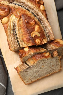Masada fındıklı muz ekmeği, üst manzara