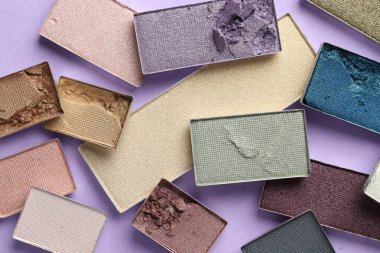 Leylak arka planda güzel göz falı doldur, düz uzan