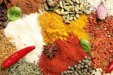 Arka plan, üstten görünüm olarak farklı Aromatik baharatlar