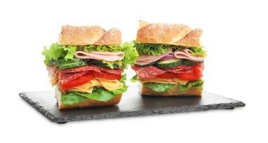 Jambonlu ve sebzeli baget sandviç.