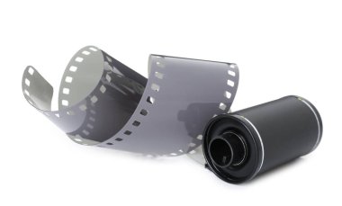 Beyaz üzerine izole edilmiş fotoğraf filmi rulosu