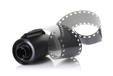Beyaz üzerine izole edilmiş fotoğraf filmi rulosu