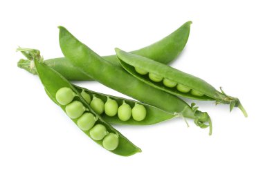 Kabuklu taze bezelyeler beyaz, üst görünümde izole