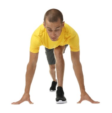 Beyaz arkaplanda başlangıç konumunda çalışan