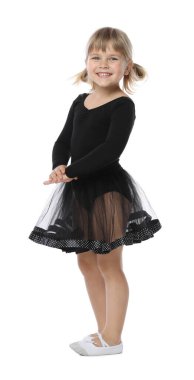 sevimli küçük kız beyaz arka plan üzerinde dans