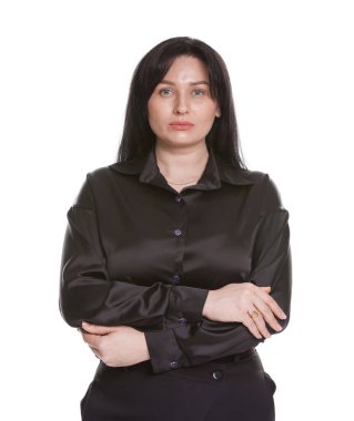 Beyaz arka planda çekici ve büyük boy bir modelin portresi. Fazla kilolu