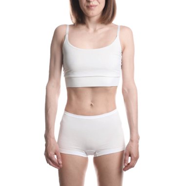 Beyaz arka planda iştahsızlıktan muzdarip bir kadın, yakın plan.