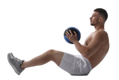 Beyaz arka planda ilaç topuyla egzersiz yapan adam.