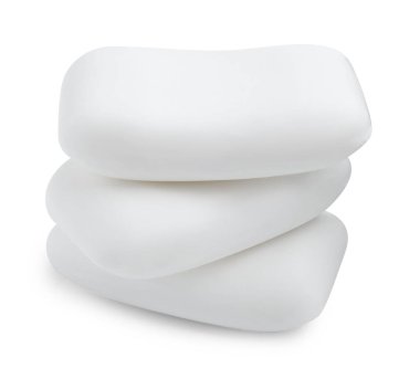 Beyaz üzerine izole edilmiş üç sabun çubuğu. Kişisel temizlik.