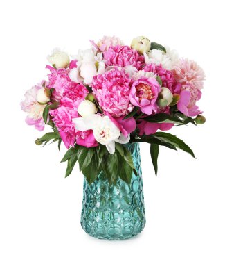 Vazodaki bir buket güzel şakayık beyaza izole edilmiş.