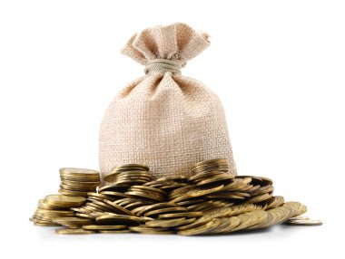 Çuvallar dolusu bozuk para beyaz üzerine izole edilmiş.