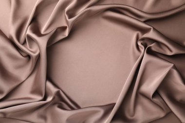 Arkaplan olarak buruşuk açık kahverengi ipek kumaş, üst görünüm