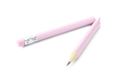 Kırık bir grafit kalem beyaza izole edilmiş.