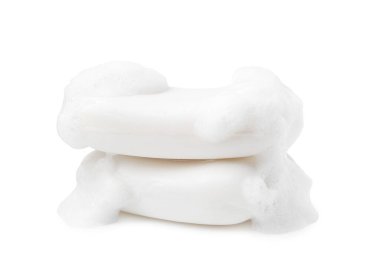 Köpüklü sabun çubukları beyaza izole edilmiş