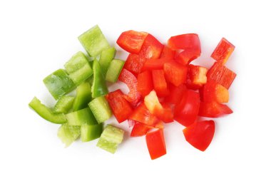 Taze renkli dolmalık biberler beyaza izole edilmiş.