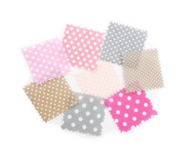 Puantiyeli kumaş örnekleri beyaz, üst görünümde izole