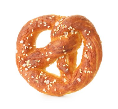 Lezzetli kraker, beyaz üzerine tuz dökülmüş.